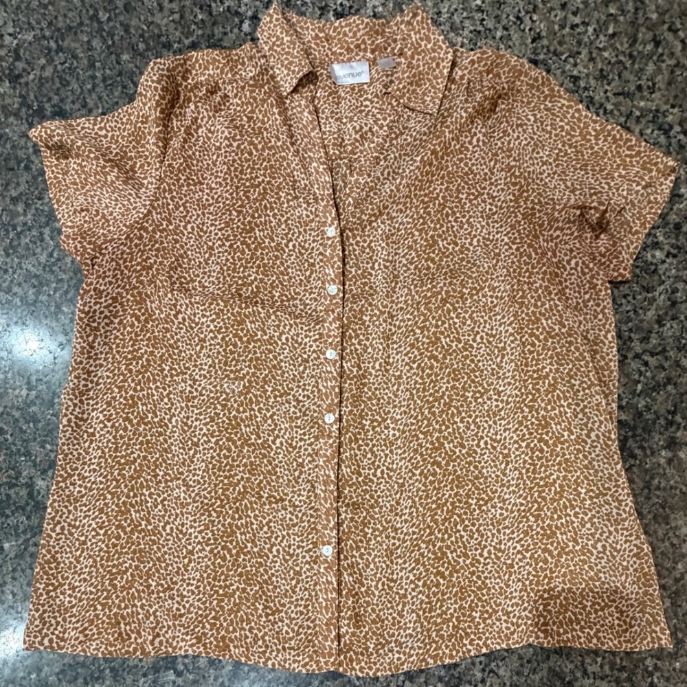 Avenue Womens Plus Size 22/24 Brown Leopard Print Short Sleeve Button Down Shirt